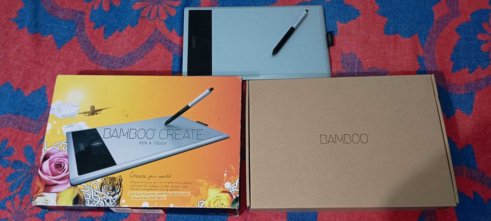 Grafik planshet Wacoom Bamboo katta o'lchamda