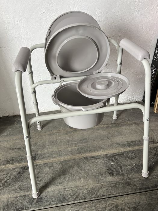 Стул-туалет для пожилых людей