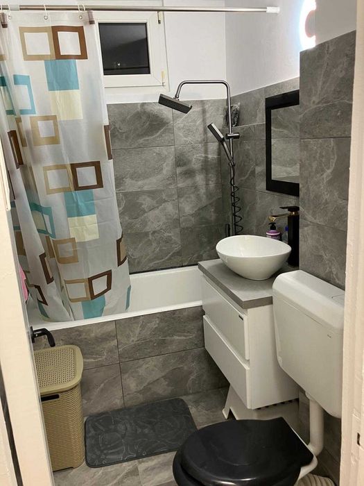 Proprietar-Inchiriez apartament - More