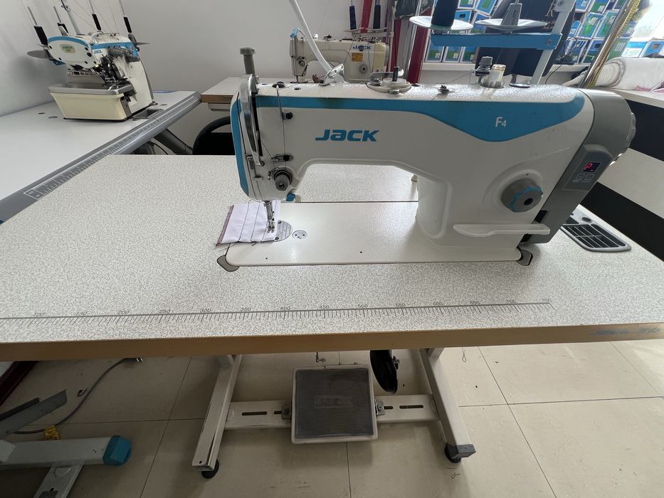 Срочно продам швейную машинку