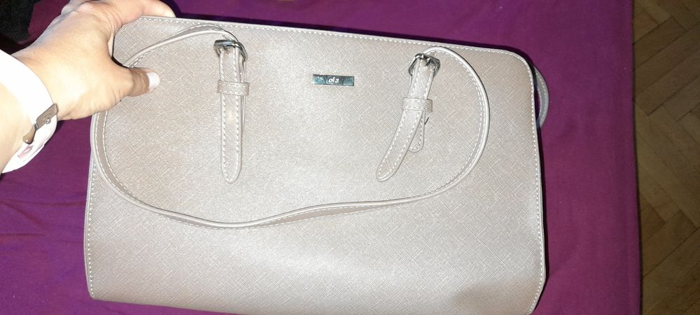 Дамски чанти различни размери