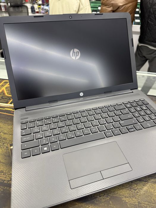 Hp i3-10th 8/128gb ssd 1Tb HDD 15.6 FHD