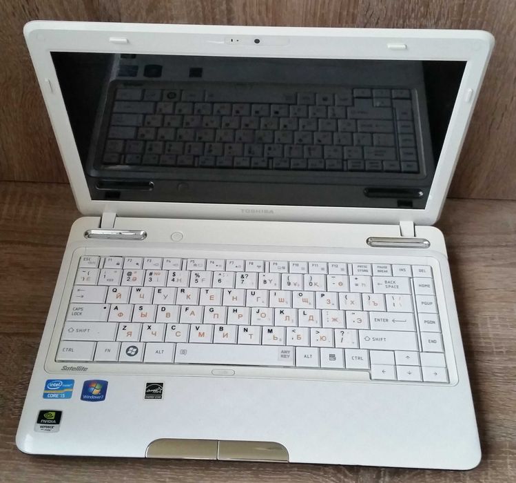 ноутбук Toshiba +сумка+мышка