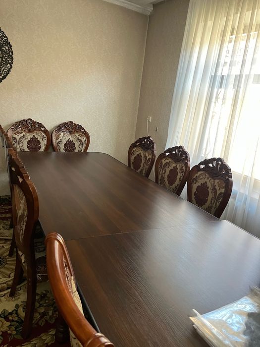Стол со стульями