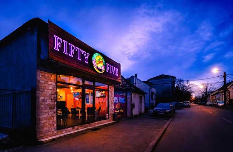 Închiriez spațiu comercial 101 mp + spatiu auxiliar de min. 50 mp