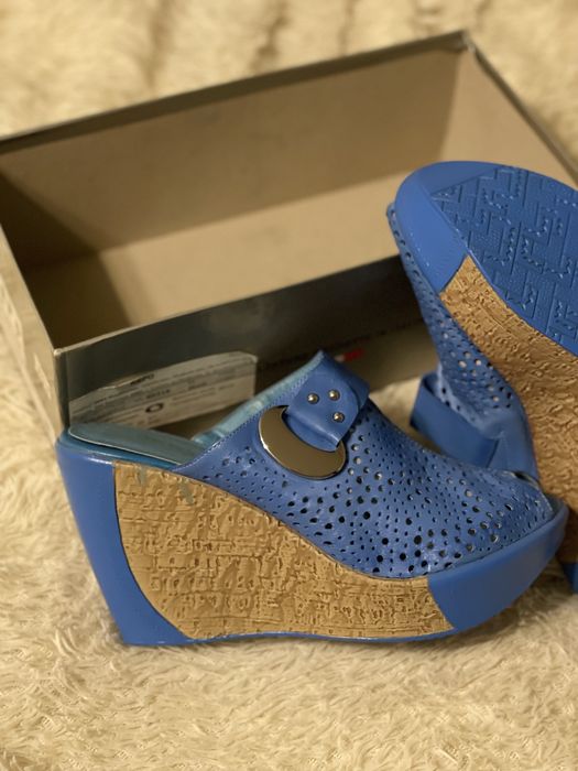 Продам босоножки