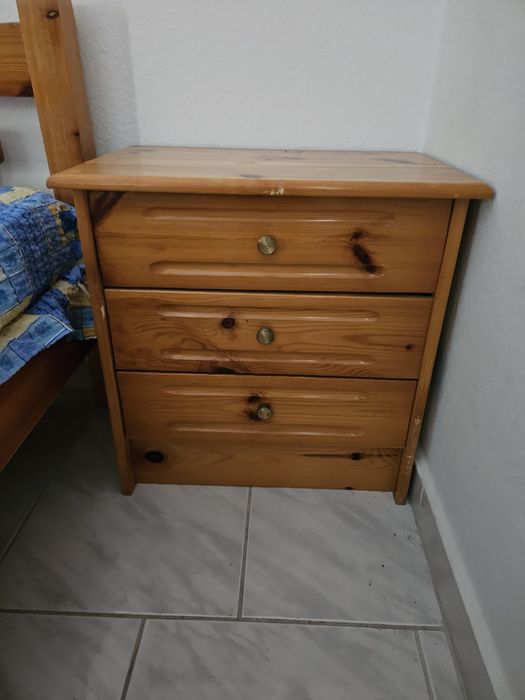 Спалня, нощно шкафче и матрак от масив