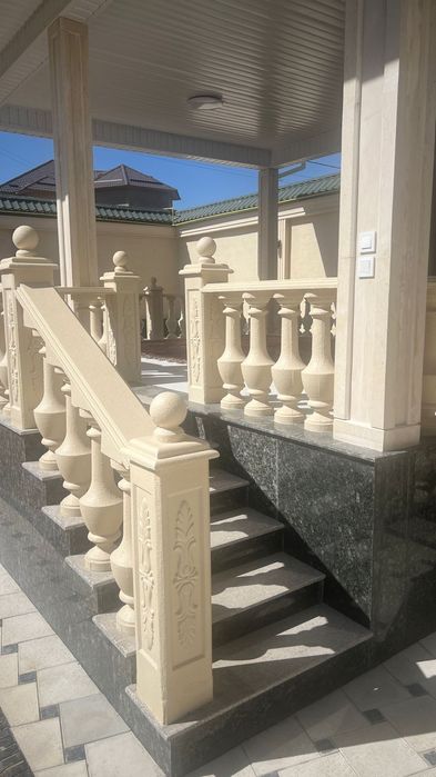 Балясины , тумбы , перила . Цокольные плитые