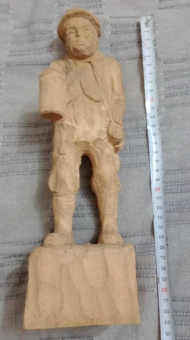 Statueta din lemn sculptat 30 cm. taran bavarez cu halba de bere