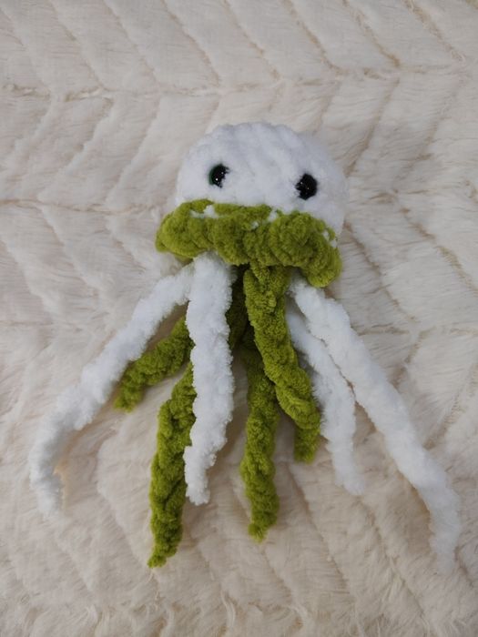 Медуза - плетени плюшени играчки