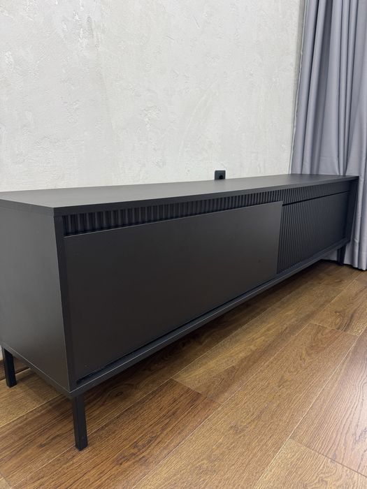 Чисто нов луксозен и модерен черен мат Тв телевизионен шкаф 188 см