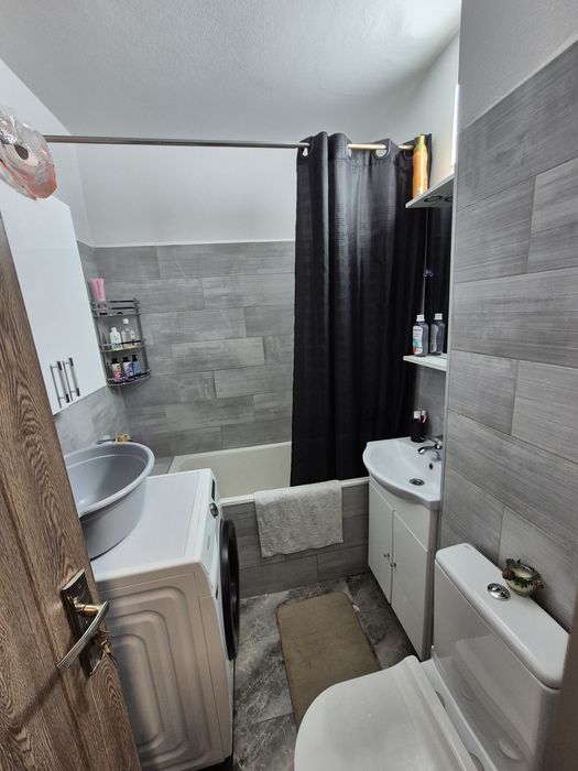 Garsoniera de vânzare Craiovei Pitesti total renovată