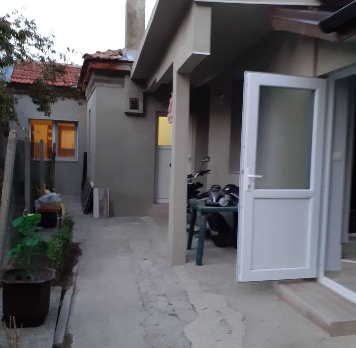 Дава се под наем Многостаен апартамент в Варна, Колхозен пазар - 35 кв.м за 265.2 € - Снимка #2