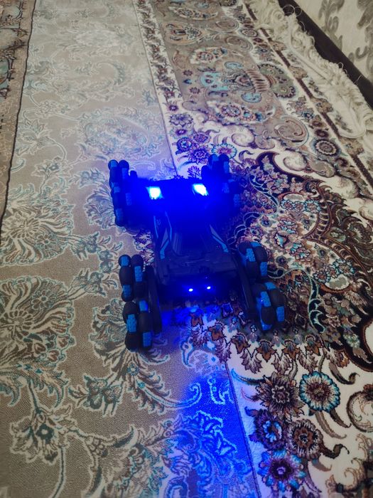 Радиоуправляемая машинка(машинка с пультом управления)