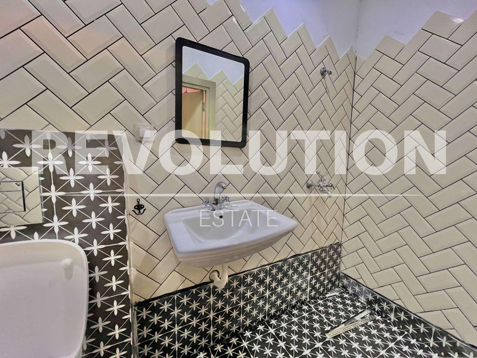 Дава се под наем Едностаен апартамент в Варна, Център - 31 кв.м за 373.83 € - Снимка #2