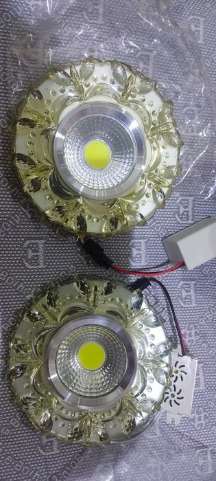 Продам точечные светильники