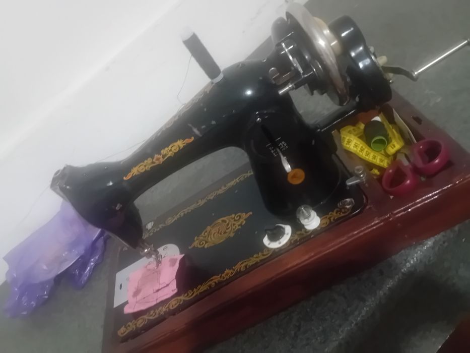 Срочно продаётся  швейная машинка  Подольск