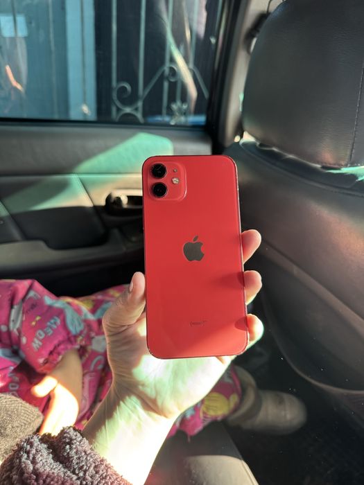 Продам iphone 12 на 64 гб