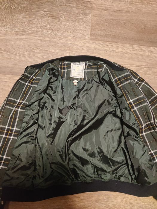 Vand geaca in carouri pull & bear