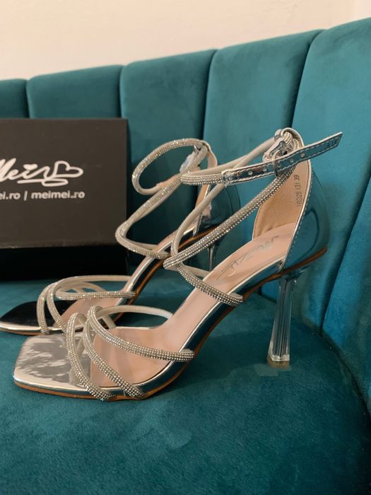 Pantofi cu toc argintii