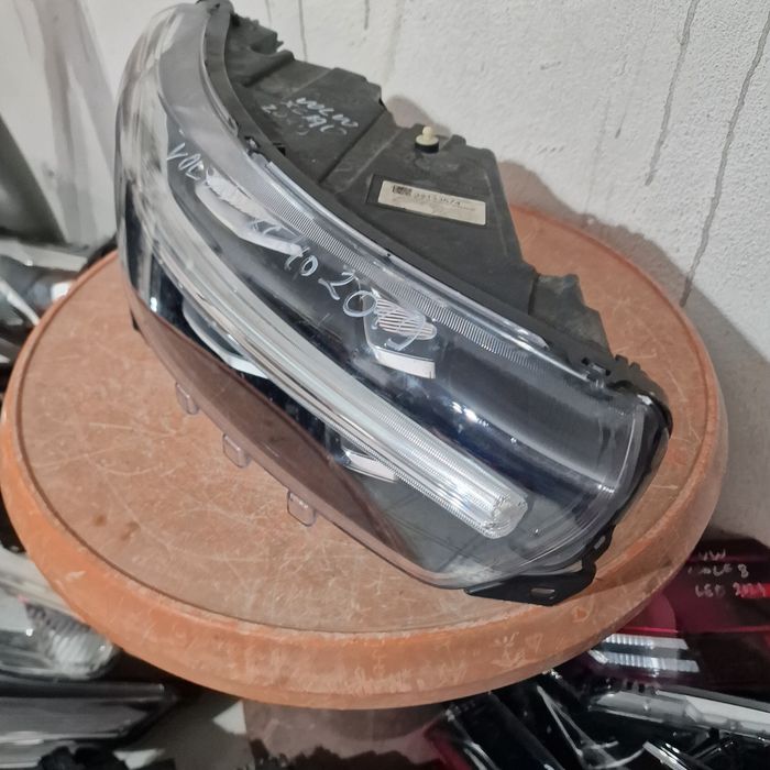 Volvo XC 40  2019 десен фар