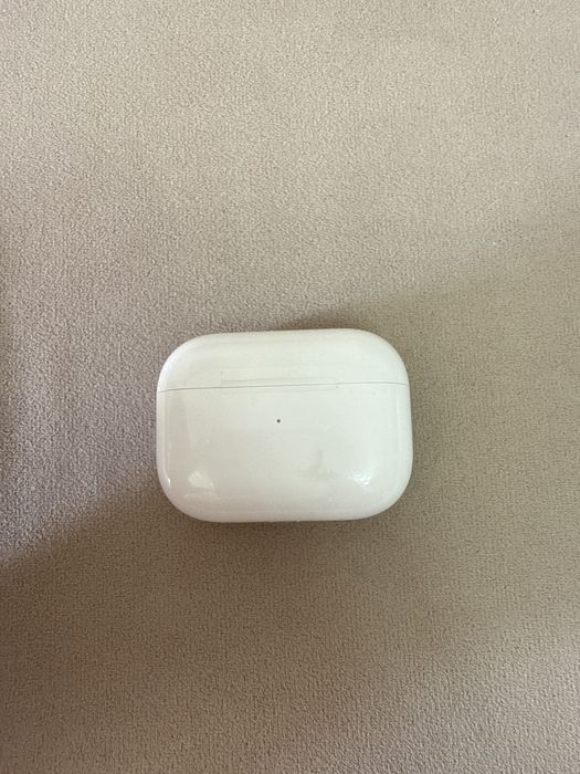 AirPods pro 1.