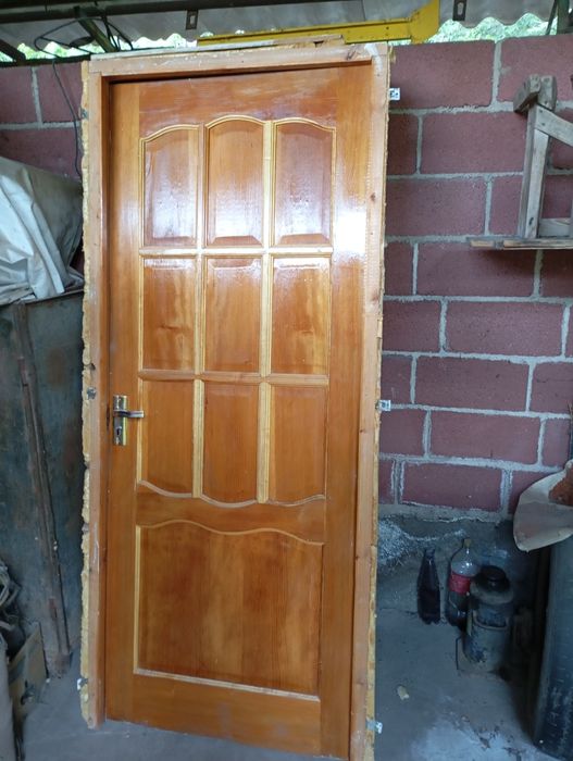 Продам межкомнатные деревянные двери