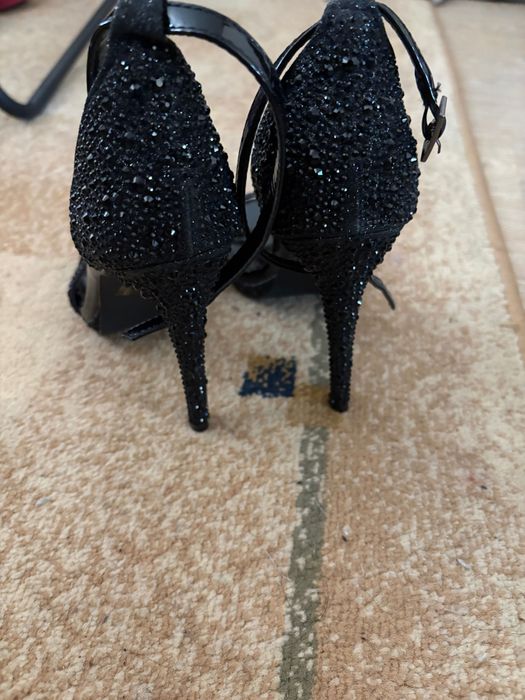 Чисто нови токчета 36ти номер