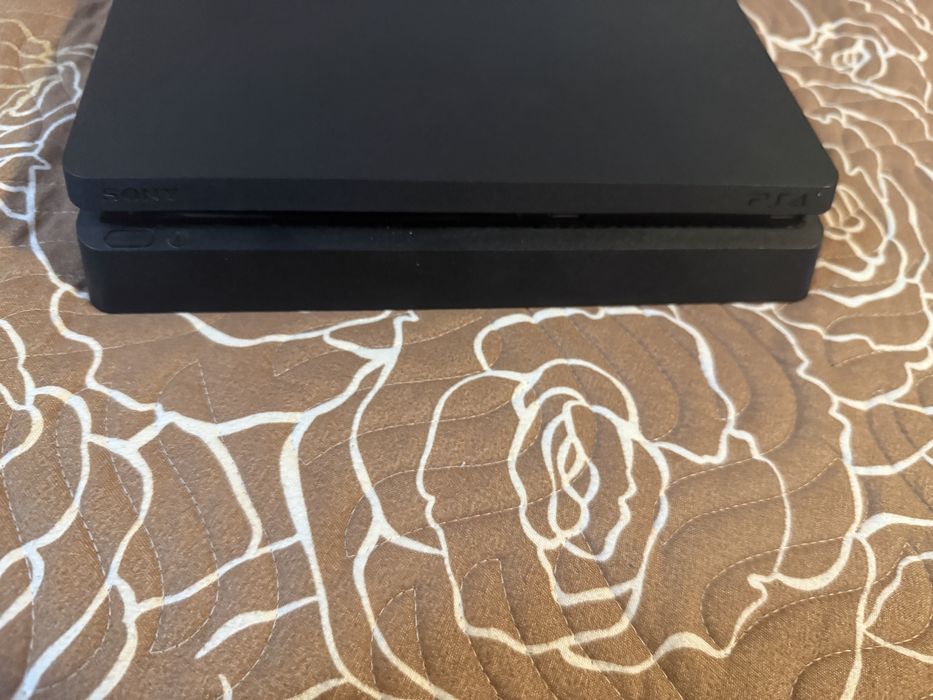 Vand ps4 1tb,negru