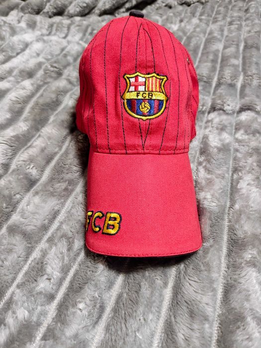 Почти нови шапки.Under Armour.Chelsea.Barcelona.Liverpool