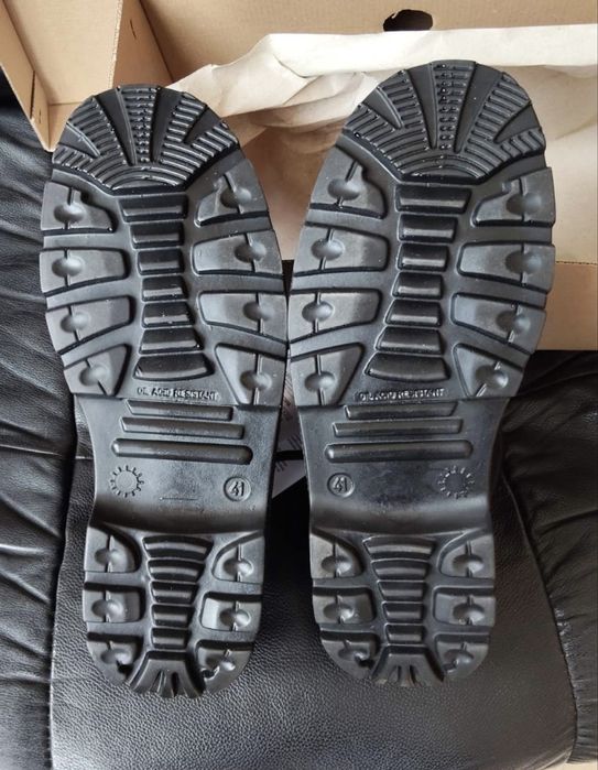 Продавам работни обувки