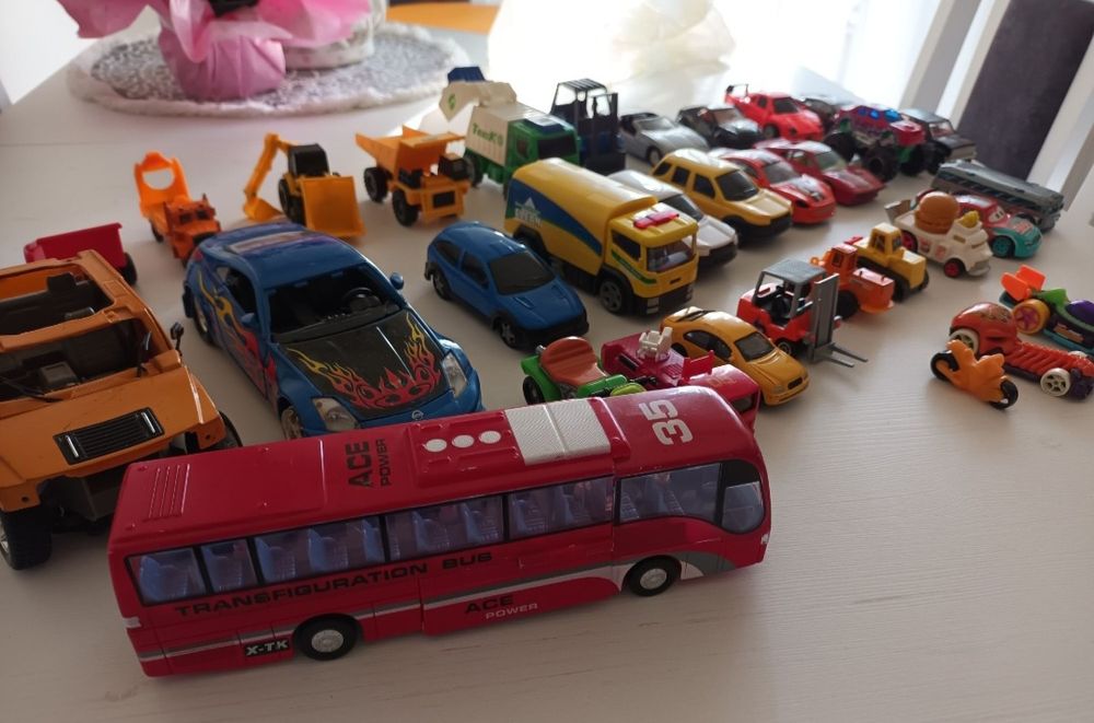 Trenuri de jucarie/mașinuțe