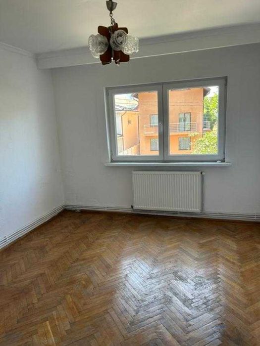 Inchiriez apartament 3 camere decomandat Pitesti , cartier T. Vladimirescu ,etj 1. langa autogara sud
