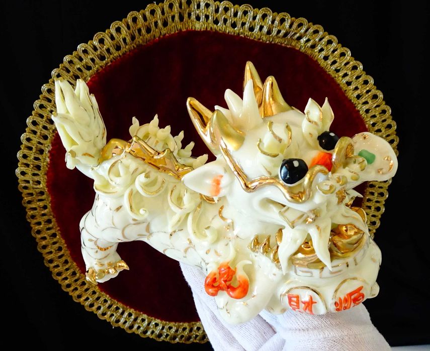 Китайска порцеланова фигура куче Foo,пазител на дома.