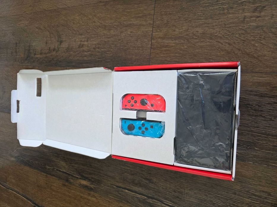 Nintendo Switch OLED + HORI Split Pad Pro + Samsung EVO Plus 256GB