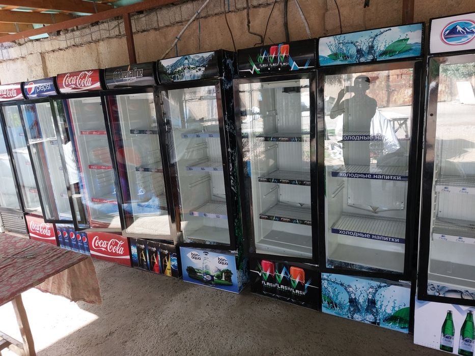 витрина халадильниклар сотилади