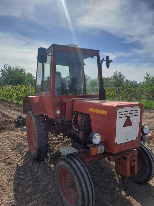 Traktor  T 25 sotiladi
