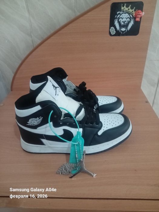 Продам красовки новые