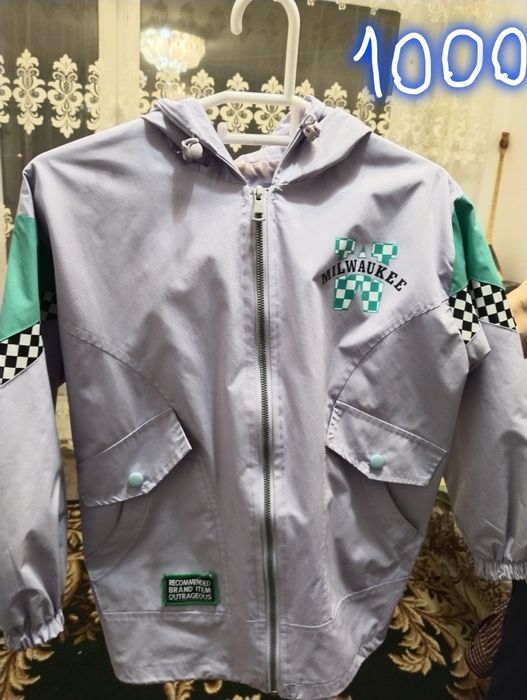 Продам демисезонные ветровки