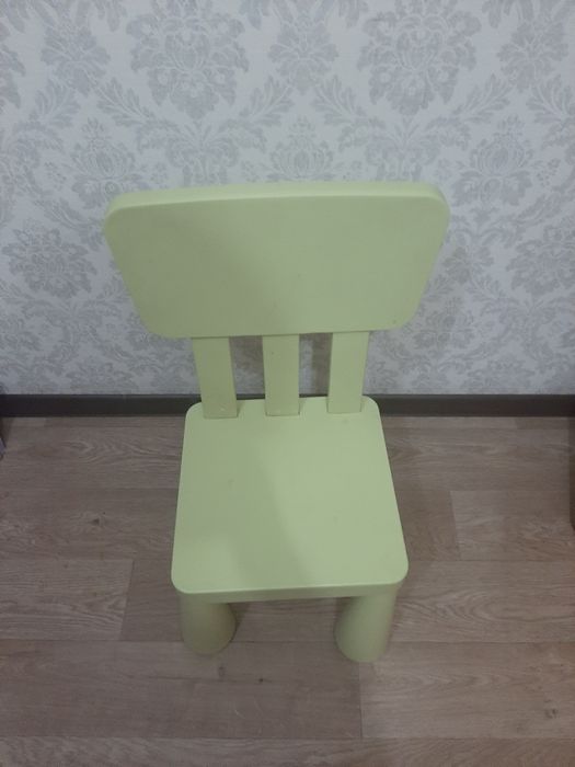 Продам  детский стол стулья