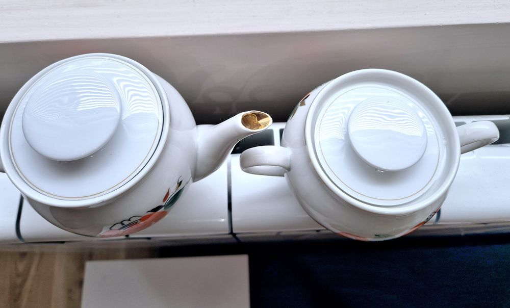 Порцеланови чайници с капаче и захарница с капаче! Състояние ново!