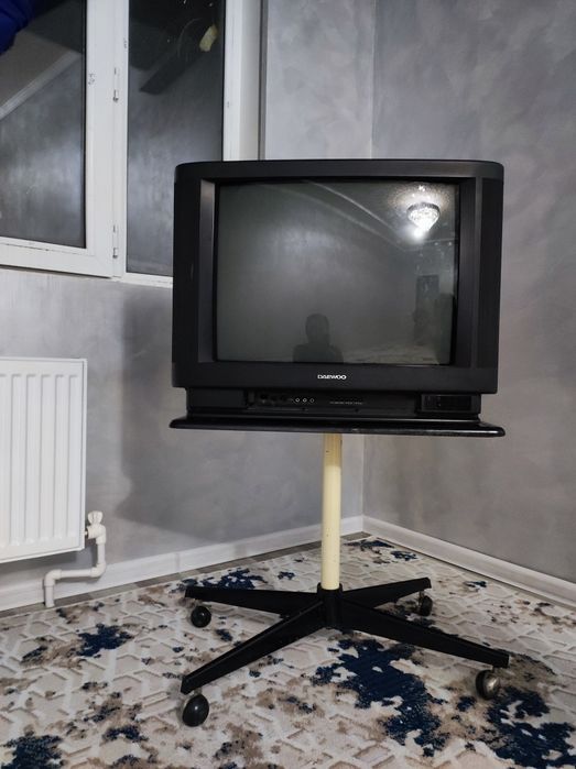 Телевизор и подставка