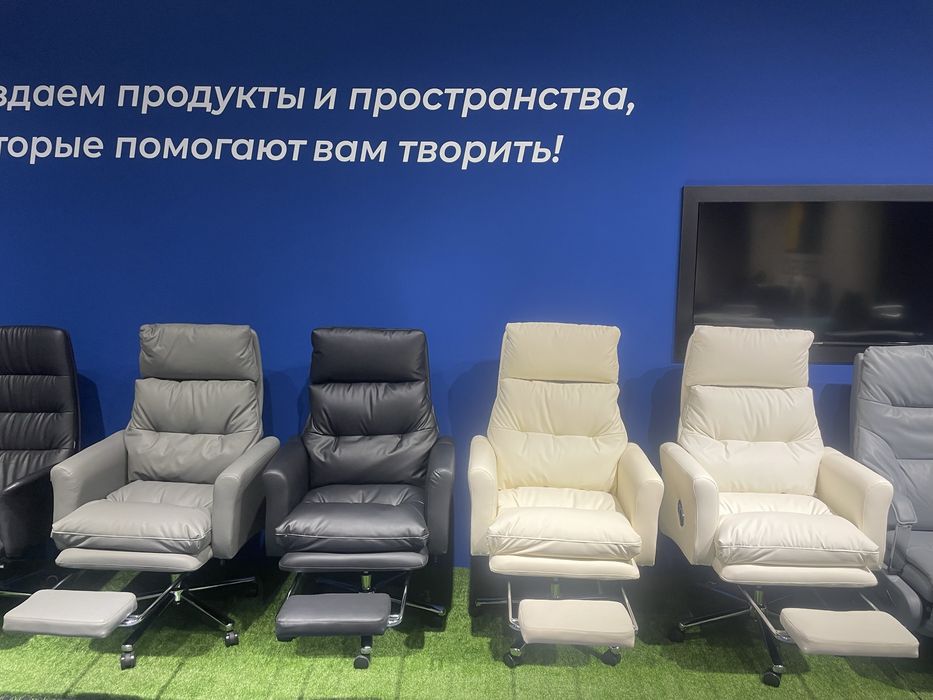 Офисное кресло для руководителя модель Riggs