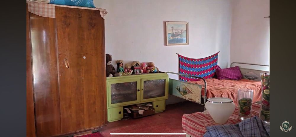 Къща с голям двор в село Конак