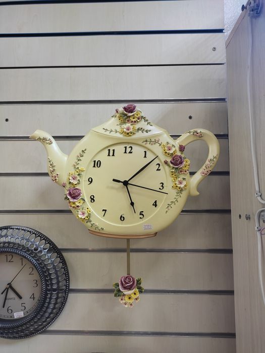 Продам  сувениры вазы, ключницы, часы