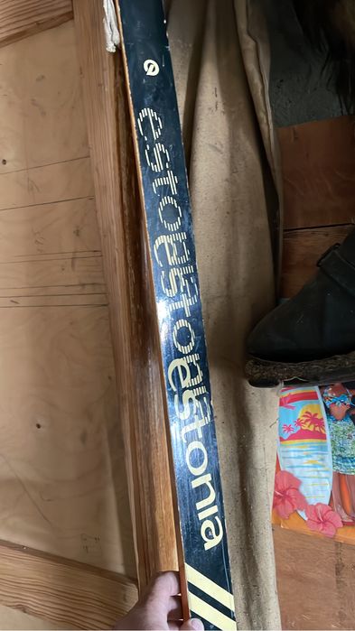 Лыжи старые