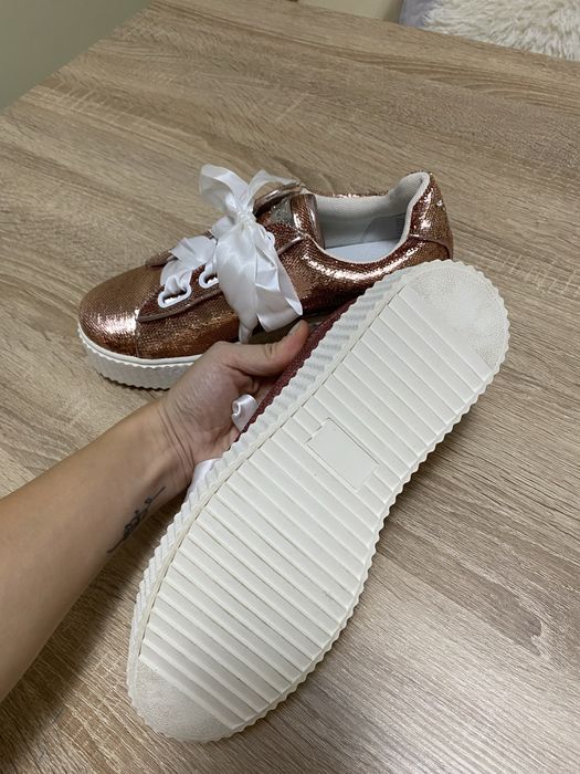 Чисто нови дамски обувки