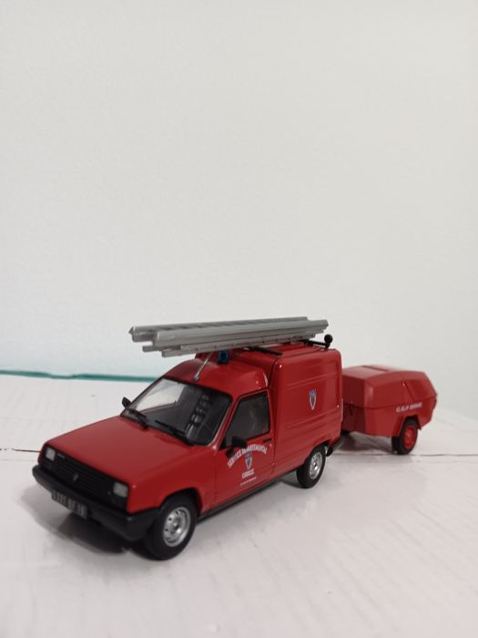 Macheta Renault Express 1 43