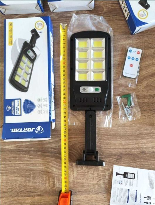 4 Lampi solare Set cu telecomanda si senzor de miscare