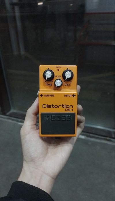 Педаль эффектов Boss DS-1